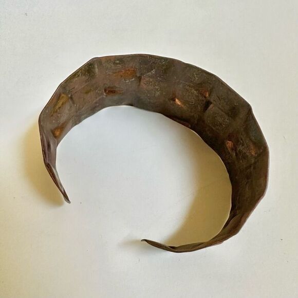 Geometric copper cuff bracelet - Picture 5 of 10